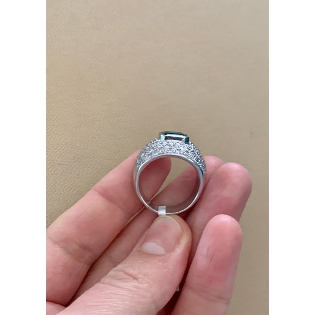 3 Carat Emerald Cut Colombian Emerald and Diamond 18 Karat Gold Ring Estate For Sale - Image 9 of 18