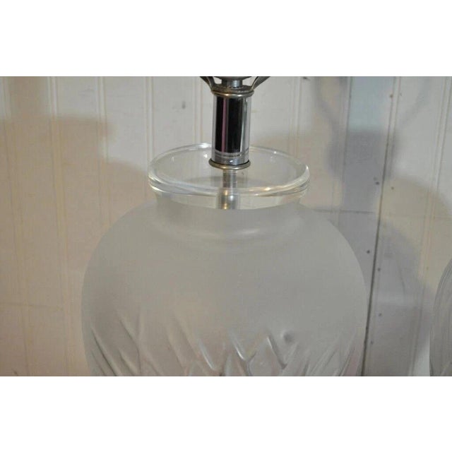 Purple Vintage Mid Century Modern Frosted Purple Glass & Lucite Table Lamps - A Pair For Sale - Image 8 of 10