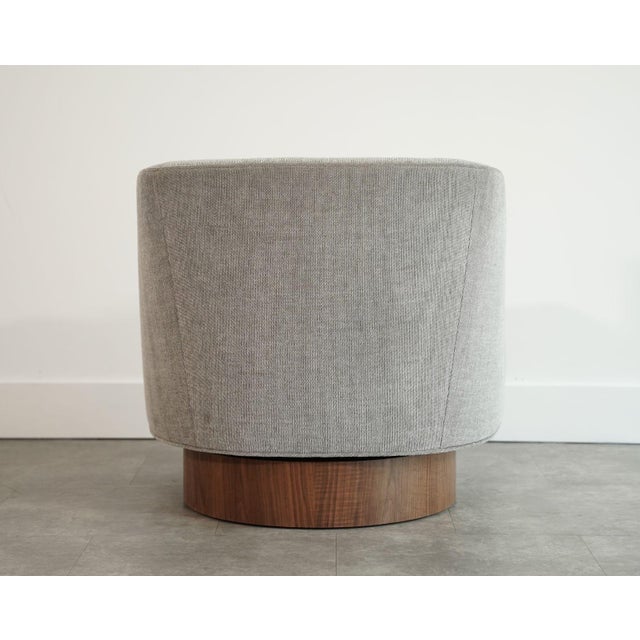Set of Swivel Chairs in Walnut and Linen by Harvey Probber, C. 1950s For Sale In New York - Image 6 of 10