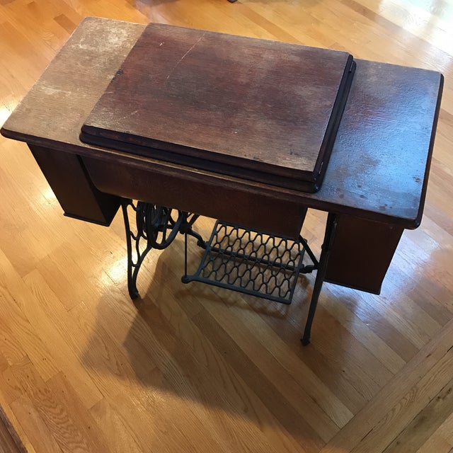 1922 G Series Singer Sewing Machine Chairish