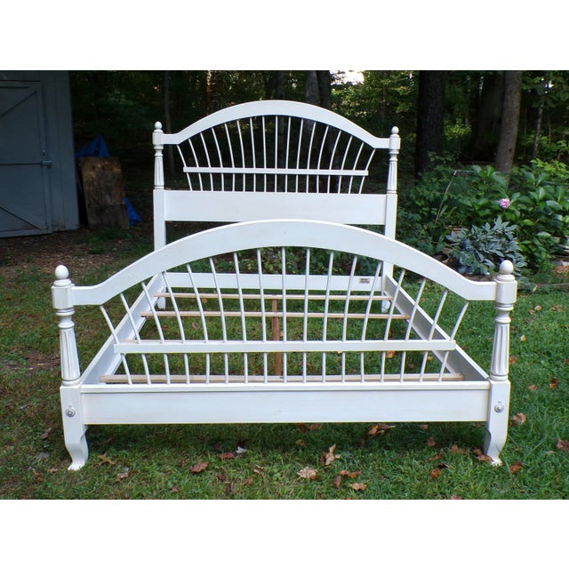 Ethan Allen Wheatback French Country Cottage Queen Bed is finely crafted of Birch wood, and finished in antique white with...