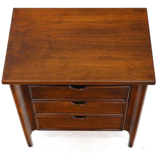 T.H. Robsjohn Gibbings Exposed Sculptural Legs Three Drawers Nightstands End Tables Stands - a Pair For Sale - Image 4 of 12