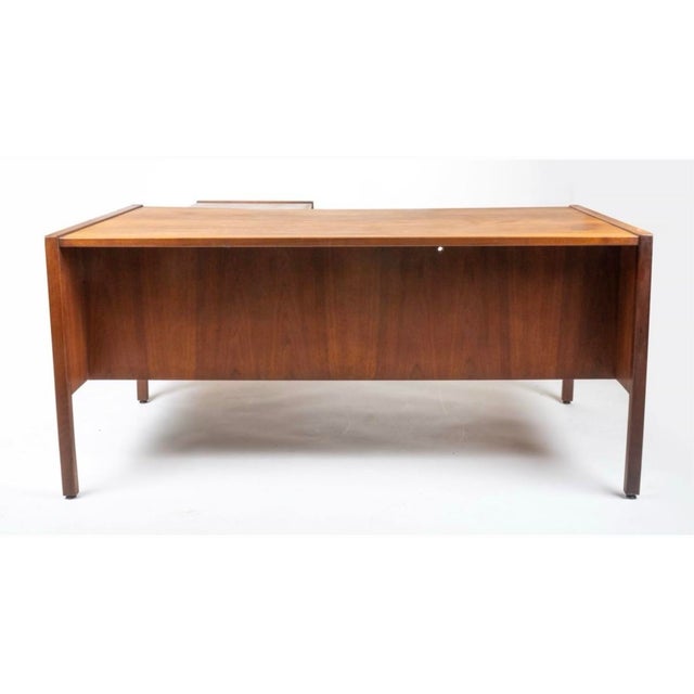 Jens Risom Jens Rinsom Mid Century Executive Desk in Walnut With Return, 1960s For Sale - Image 4 of 5