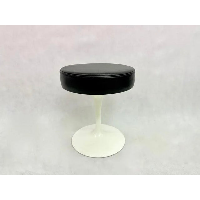 Tulip Leather Stool by Ero Saarinen for Knoll International, 1960s, in Very Good conditions. Designed 1950 to 1959 This...