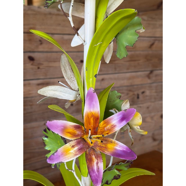 Traditional Vintage Italian Tole Floral Table Lamp With Hand-Painted Flowers For Sale - Image 3 of 11