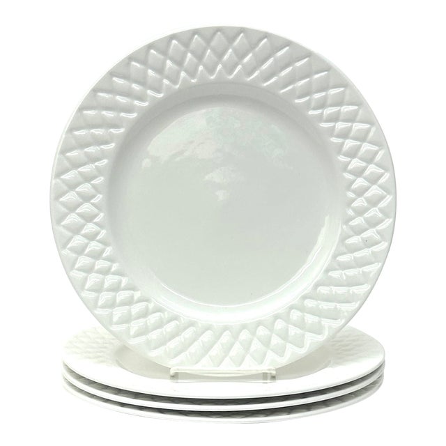 White Lattice Porcelain Dinner Plates by Gibson Usa - Set of 4 For Sale
