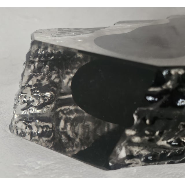 1970s Mandruzzato Murano Sculptural Sommerso Glass Vase — Heavy, Hand‑Cut Italian Art Glass For Sale - Image 9 of 13