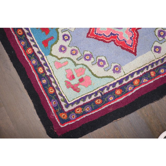 Early 20th Century Early 20th Century American Hooked Rug - 2'6" x 3'3" For Sale - Image 5 of 7