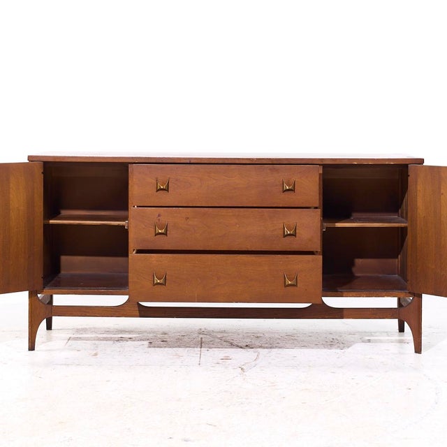 Broyhill Brasilia Mid Century Walnut and Brass Credenza For Sale In Chicago - Image 6 of 10