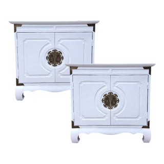 A Pair of Vintage Asian-Inspired White Lacquer Nightstands For Sale