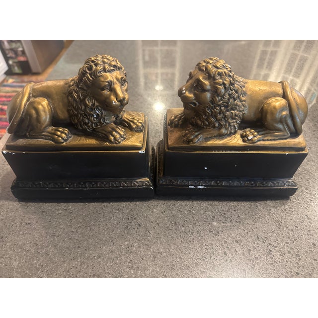 This item is a pair of vintage Hollywood Regency gilded lion bookends by Borghese, manufactured in Italy circa 1960.The...