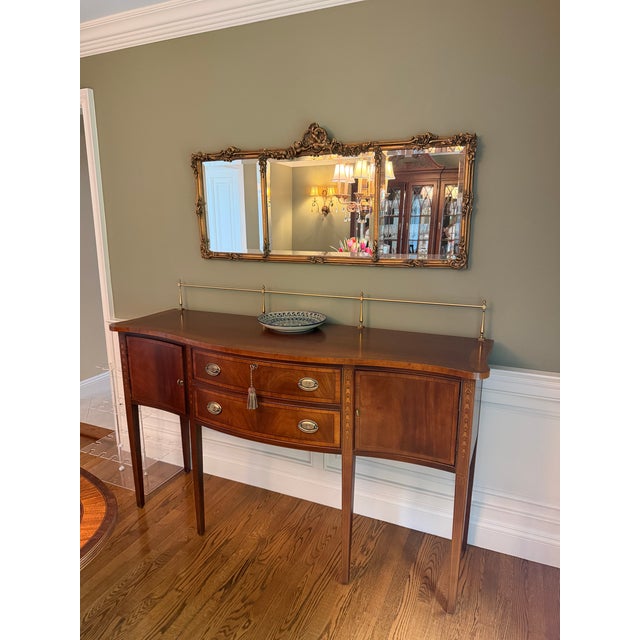 Hepplewhite Vintage Ethan Allen Bellflower Inlaid Mahogany Serpentine Sideboard With Brass Gallery For Sale - Image 3 of 5