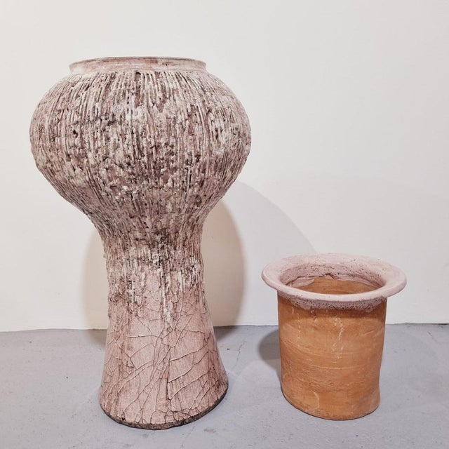 Large Vintage Powder Pink Ceramic Standing Planter, 1960s For Sale - Image 4 of 18