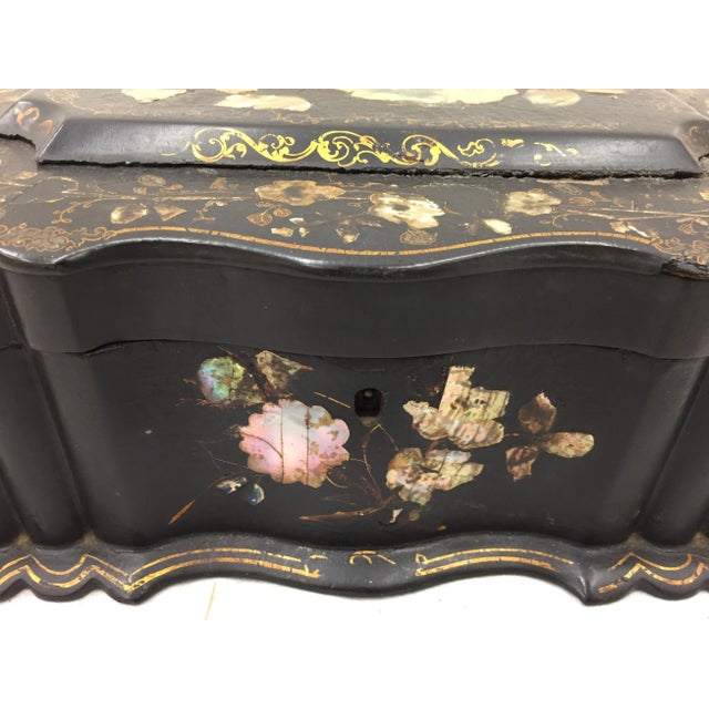 Chinoiserie Antique Mother of Pearl Chinoiserie Box For Sale - Image 3 of 11