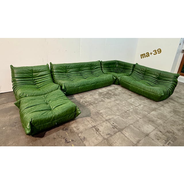 Modern Set of 5 Togo Sofa Set in Emerald Green Leather by Michel Ducaroy for Ligne Roset For Sale - Image 3 of 9