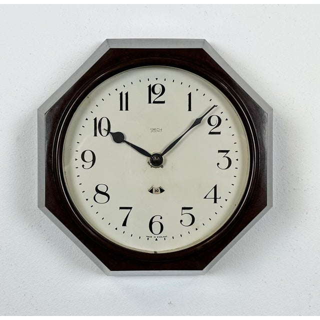 Glass Industrial Bakelite Brown Wall Clock from Smith Electric, 1950s For Sale - Image 7 of 17