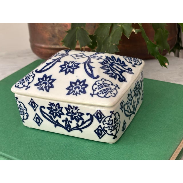 1990s 1990s Blue and White Lidded Box For Sale - Image 5 of 8