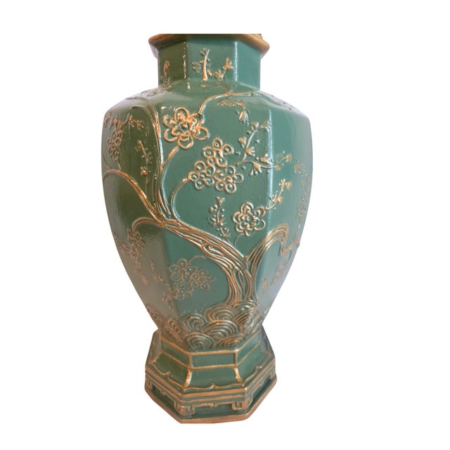 1970s Hollywood Regency Custom Lacquered Emerald Green & Gilt Chinoiserie Table Lamp For Sale - Image 16 of 18