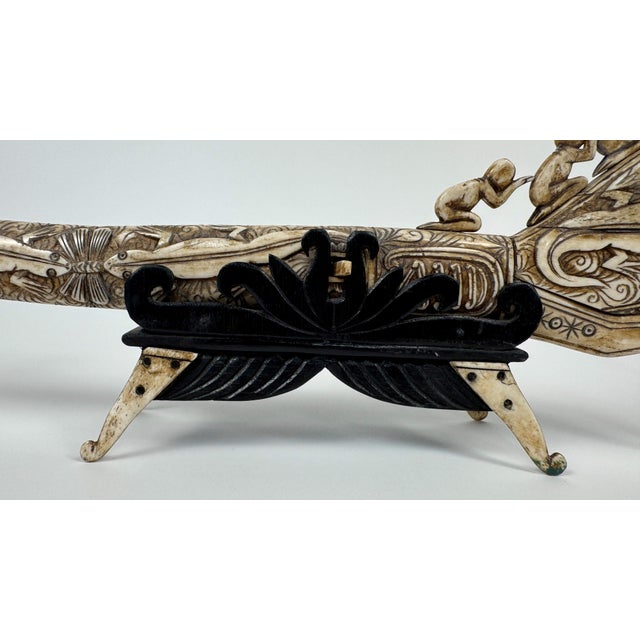 Early 20th Century Batak Carved Medicine Horn For Sale - Image 10 of 12