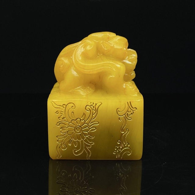 Yellow Vintage Chinese Shoushan Tianhuang Stone Seal With Mythical Beast Finial For Sale - Image 8 of 9