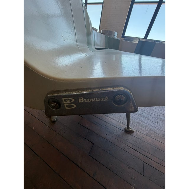 Mid-Century Modern Brunswick Bowling Alley Seating – Mid‑Century Modular Curved Bench in Green & White For Sale - Image 3 of 12