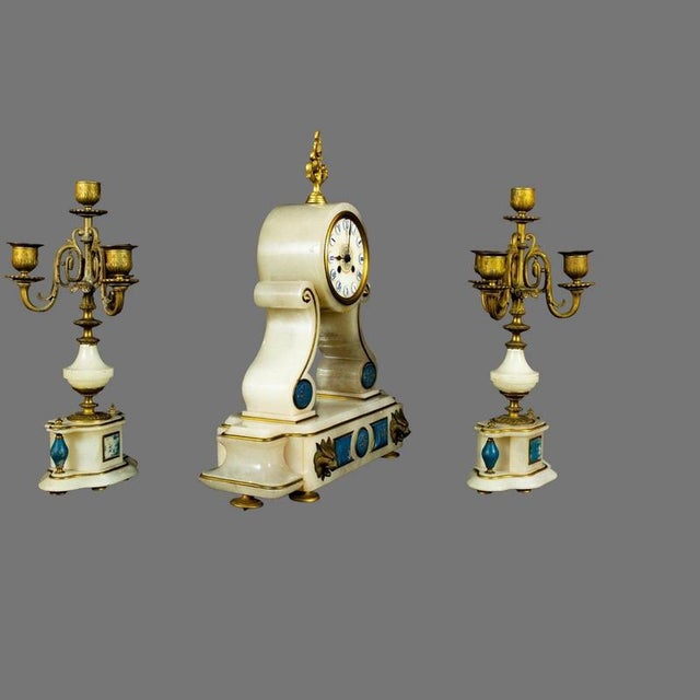 French Alabaster and Gilt Bronze Clock Garniture with Candelabra, 1870, Set of 3 For Sale - Image 9 of 11