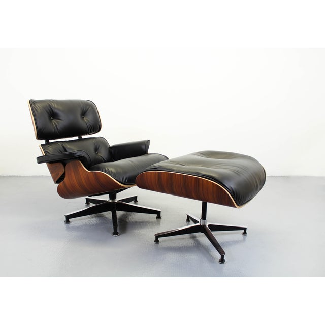 Set of Lounge Chair with Ottoman by Charles and Ray Eames for Herman Miller, Set of 2, in Flawless conditions. Designed...