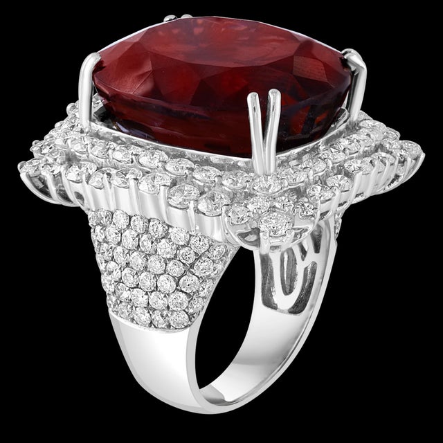 2010s 25 Carat Cushion Shape Rhodolite Garnet and 5.8 Carat Diamond Ring 18 Karat Gold For Sale - Image 5 of 18