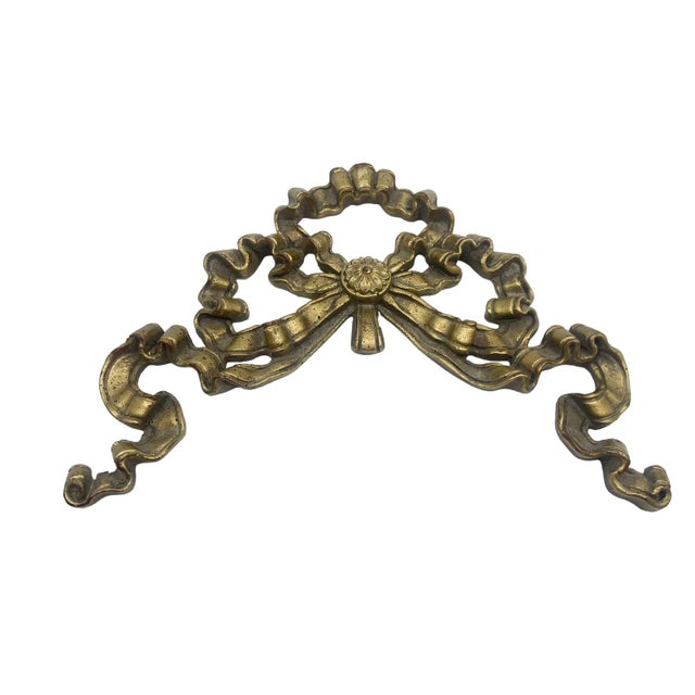 Vintage Bombay Company decorative wall bracket. Add this on top of a picture frame or canopy. Beautiful hand carved piece...