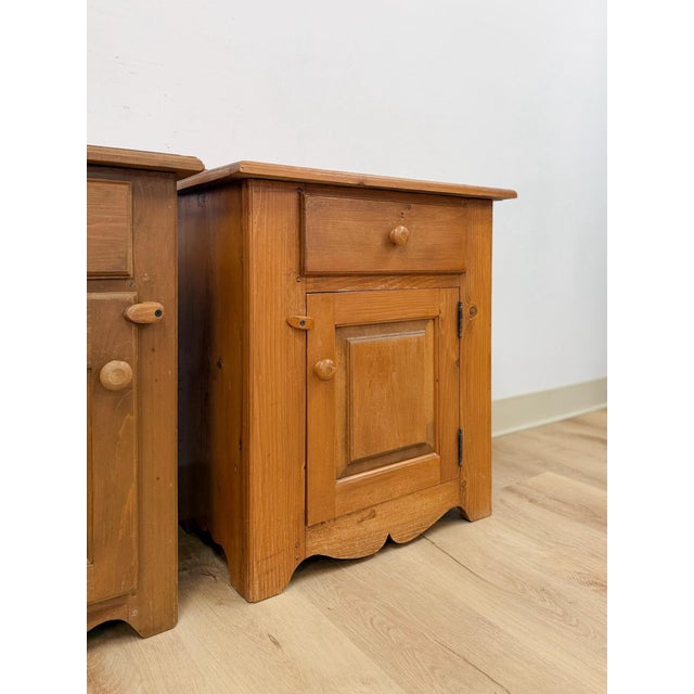 Mid 20th Century Pair of Rustic Pine Nightstands Drawer Arched Cabinet Door Scalloped European For Sale - Image 10 of 17