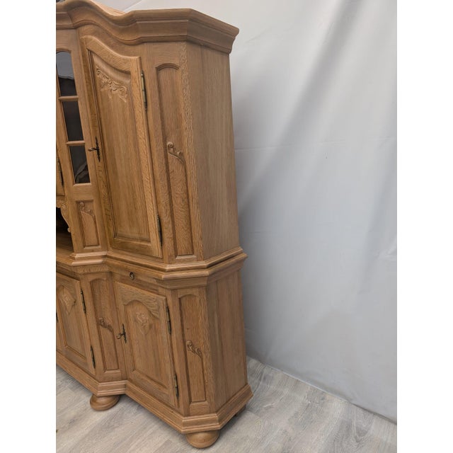 Display Cabinet in Oak For Sale - Image 16 of 18