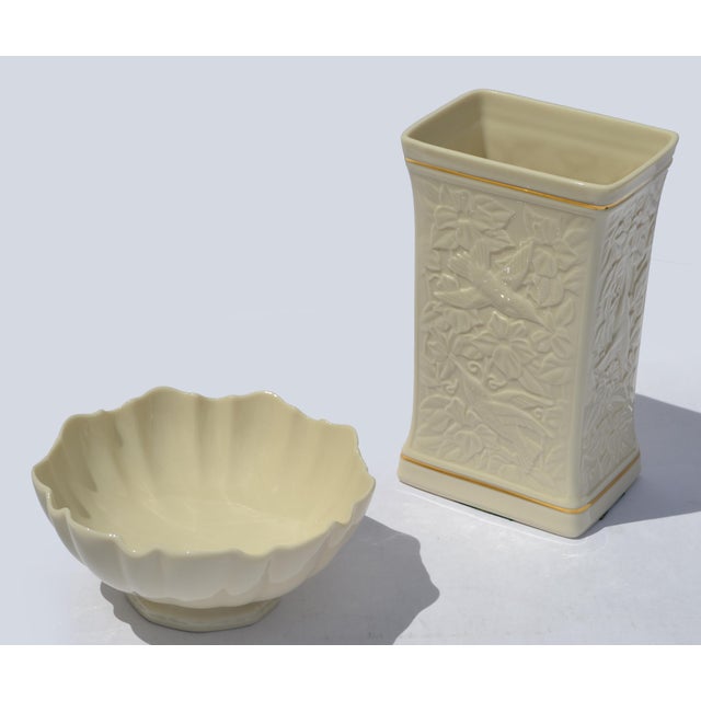 1970s 1970s Lenox Hummingbird Rectangle Vase Embossed Fine Ceramic 24k Gold Trim For Sale - Image 5 of 18