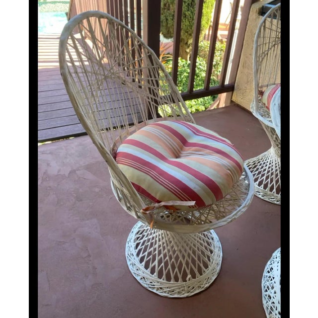 Vintage Russell Woodard Web Spun Fiberglass Patio Set- 3 Chairs and Round Table With Glass Top For Sale - Image 11 of 12