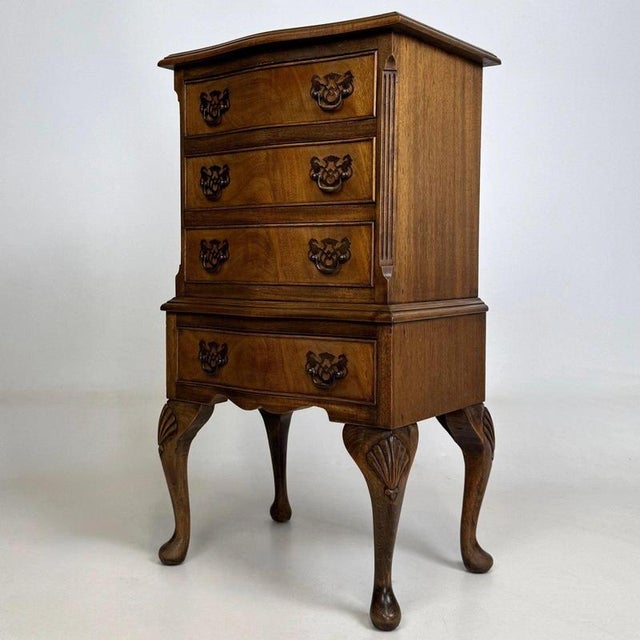 A charming and well-crafted 20th-century small chest of drawers, beautifully constructed in mahogany and distinguished by...