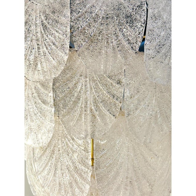 Contemporary Italian White Graniglia Petals Murano Glass Chandelier by Simoeng for Simoeng For Sale - Image 3 of 6