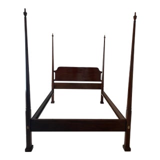 Late 20th Century Henkel-Harris Mahogany Pencil Post Queen Bed Excellent Condition For Sale