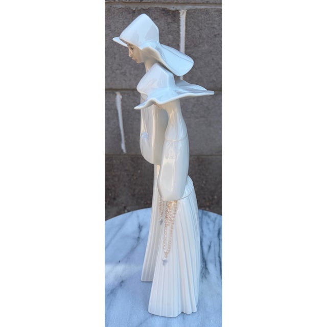 Traditional Vintage Lladró Retired Porcelain "Nuns" Figurine No. 4611 (Spain, C. 1980s) For Sale - Image 3 of 7