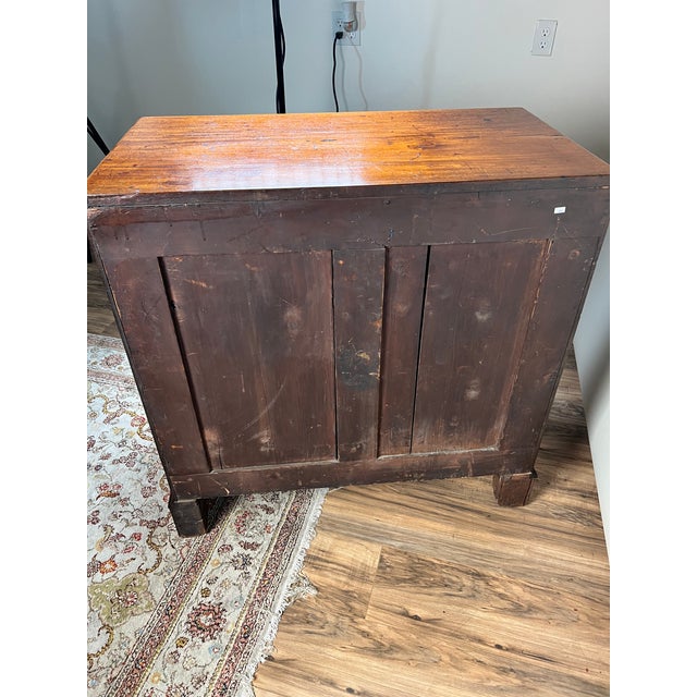Late Georgian English Mahogany Chest of Drawers, Circa 1780–1810 For Sale - Image 9 of 10