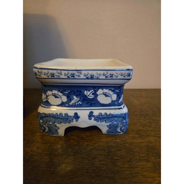 Vintage Chinese, Blue & White Porcelain Vase on Stand, Qianlong Style For Sale In Los Angeles - Image 6 of 9