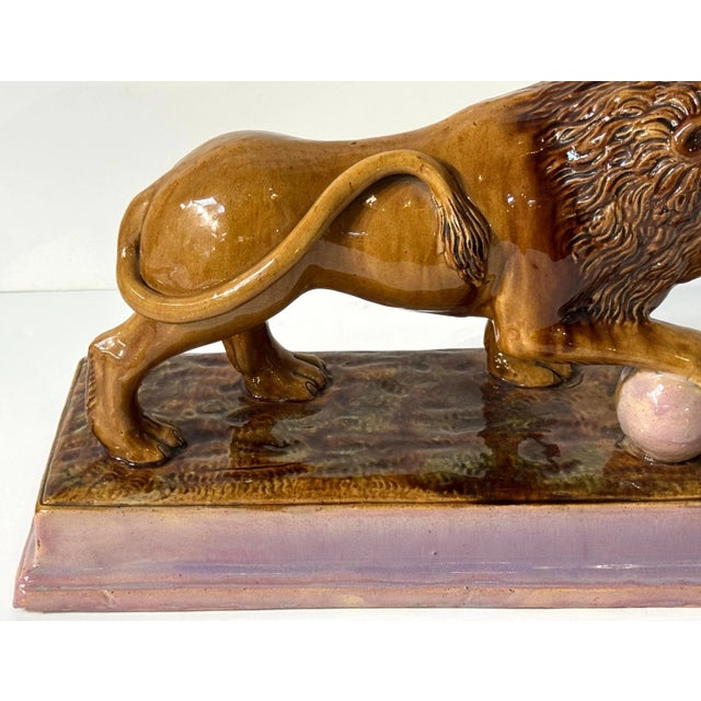 Rare Pair of Ralph Wood Staffordshire Medici Lions in Pink and Blue Bases For Sale - Image 4 of 12