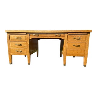 1920s Antique Quarter Sawn Executive Oak Writing Desk For Sale