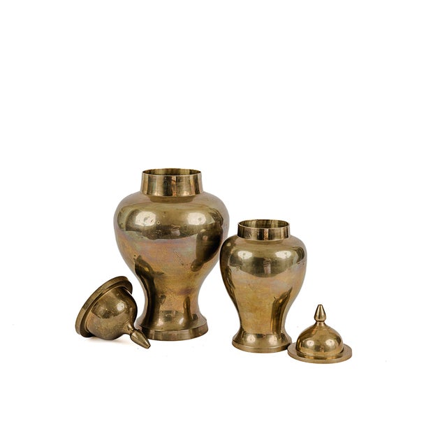 Vintage Pair of Brass Ginger Jars Mid-Century Modern Hollywood Regency.. Typically manufactured in India during the 1970s...