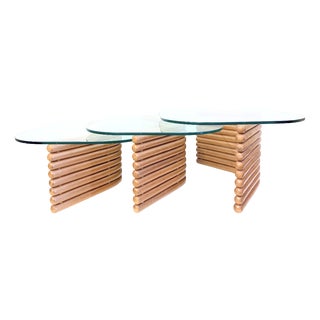 Vintage Hollywood Regency Nesting Tables in Rattan and Glass, 1960s, Set of 3 For Sale