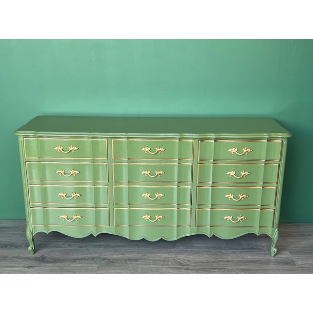 1970s French Provincial Green Lacquered Dresser of Twelve Drawers For Sale - Image 13 of 18