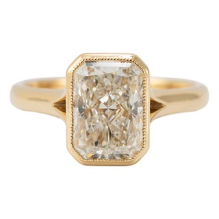 18k Yellow Gold 2.56ct Radiant Lab Grown Diamond Bezel Set Engagement Ring, Size 7.5 For Sale