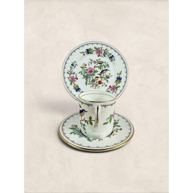 Vintage Aynsley Pembroke Fine English Bone China Demitasse Cup, Saucer & Side Plate Trio An elegant vintage Aynsley...