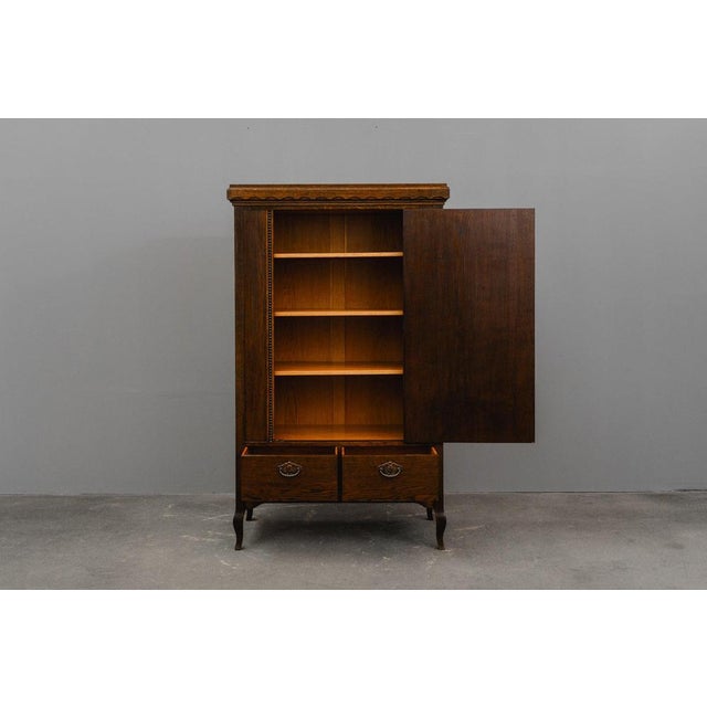 Art Nouveau Linen Cupboard in Oak, Early 20th Century For Sale - Image 3 of 18