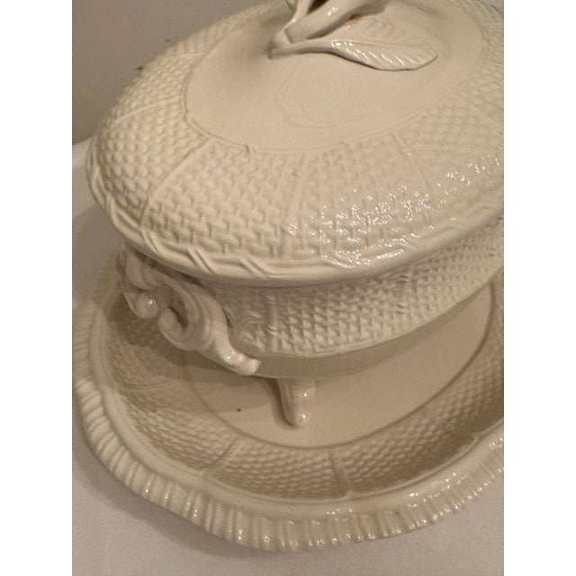 Petite Italian Basketweave Ceramic Tureen with Underplate – Vintage Set This charming Italian ceramic tureen set features...