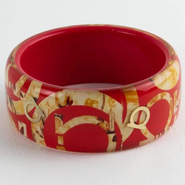 Contemporary Salvatore Ferragamo Red Acrylic Lucite Bracelet Bangle with Faux-Wood Texture For Sale - Image 3 of 14