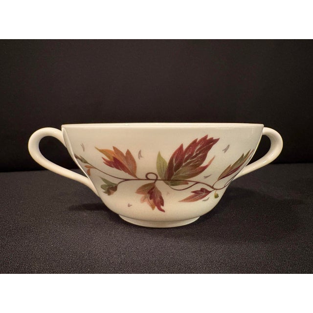 Mid 20th Century Mid 20th Century Wedgwood Bone China in the Wakefield Pattern - Set of Four For Sale - Image 5 of 10